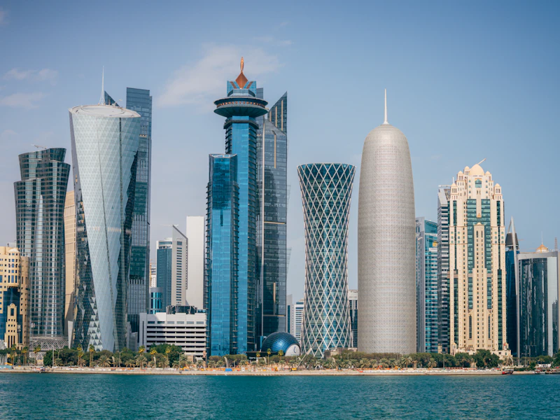 Skyline von Doha am Wasser